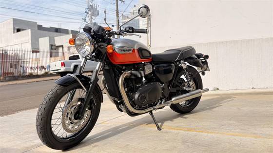 TRIUMPH BONNEVILLE T100 900 
